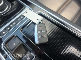 2018 Jaguar XE 25t Prestige – miniatura 8
