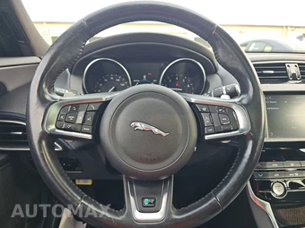 2018 Jaguar XE 25t R-Sport – miniatura 10