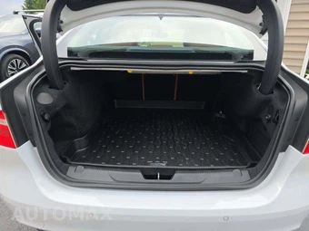 2018 Jaguar XE Portfolio – miniatura 14