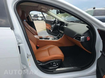 2018 Jaguar XE Portfolio – miniatura 18