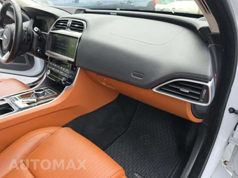 2018 Jaguar XE Portfolio – miniatura 19
