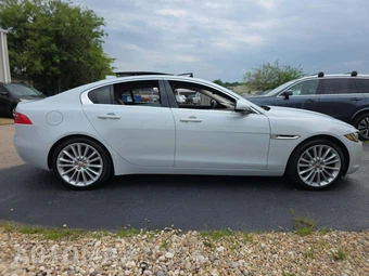 2018 Jaguar XE Portfolio – miniatura 4