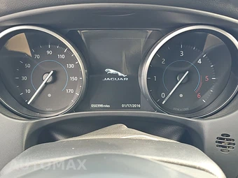 2018 Jaguar XE Premium – miniatura 12