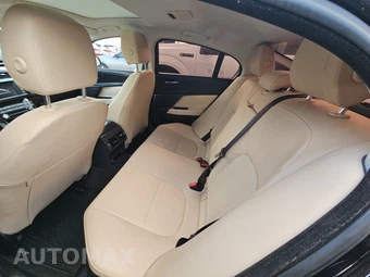 2018 Jaguar XE Premium – miniatura 13