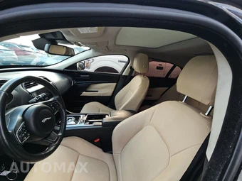 2018 Jaguar XE Premium – miniatura 17