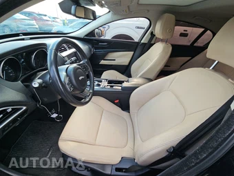 2018 Jaguar XE Premium – miniatura 7