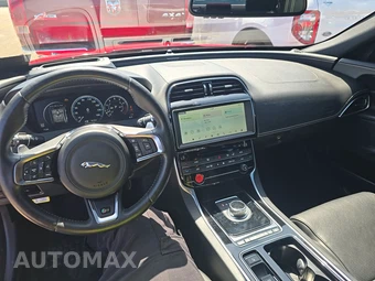 2018 Jaguar XE S – miniatura 11