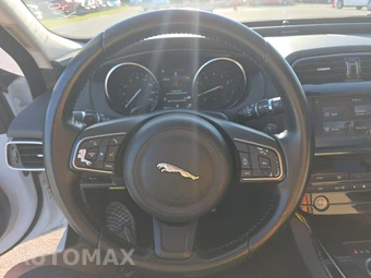 2018 Jaguar XE – miniatura 10