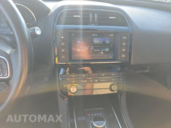 2018 Jaguar XE – miniatura 11