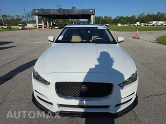 2018 Jaguar XE – miniatura 2