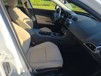 2018 Jaguar XE – miniatura 8