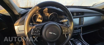 2018 Jaguar XF 25t Premium Sedan – miniatura 7
