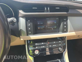 2018 Jaguar XF 25t Premium Sedan – miniatura 10