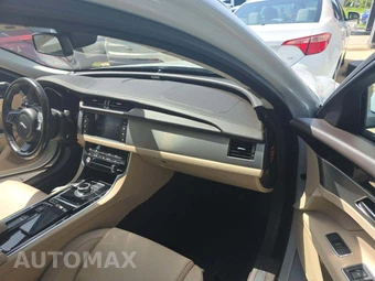 2018 Jaguar XF 25t Premium Sedan – miniatura 19