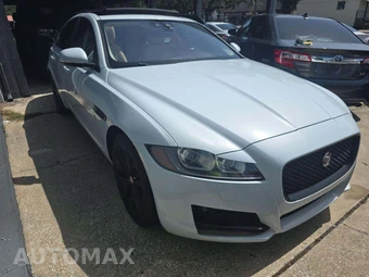 2018 Jaguar XF 25t Premium Sedan – miniatura 4