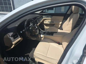 2018 Jaguar XF 25t Premium Sedan – miniatura 6
