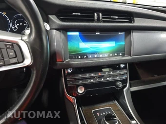 2018 Jaguar XF 25t R-Sport Sedan - miniatura 13