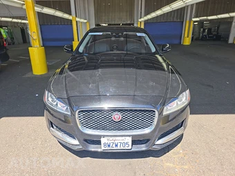 2018 Jaguar XF Premium Sedan – miniatura 2