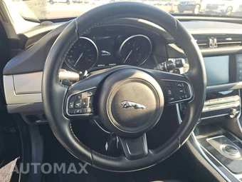 2018 Jaguar XF Sedan – miniatura 10