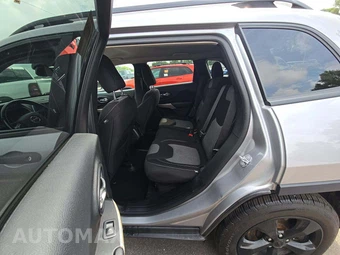 2018 Jeep Cherokee Altitude - miniatura 13