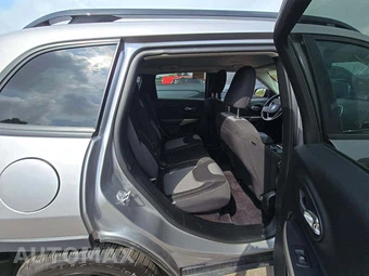 2018 Jeep Cherokee Altitude - miniatura 16