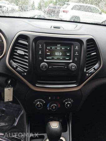 2018 Jeep Cherokee Latitude – miniatura 10