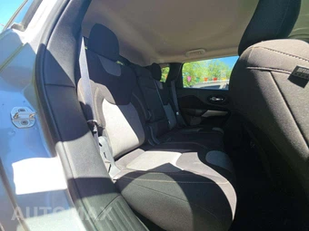 2018 Jeep Cherokee Latitude - miniatura 16