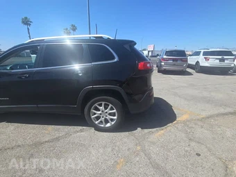 2018 Jeep Cherokee Latitude Plus - miniatura 3