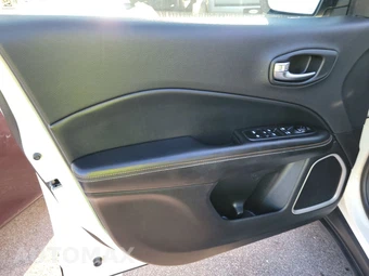 2018 Jeep Compass Latitude – miniatura 9