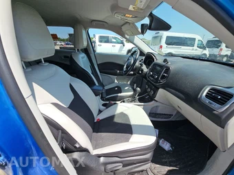 2018 Jeep Compass Latitude – miniatura 8