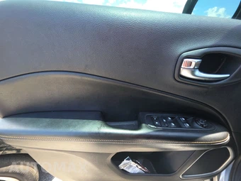 2018 Jeep Compass Latitude – miniatura 9