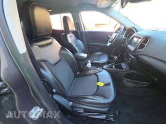 2018 Jeep Compass Latitude – miniatura 18