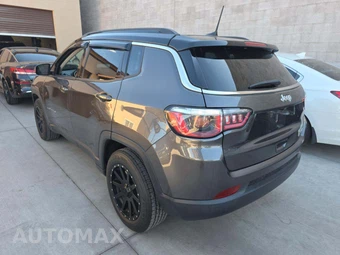 2018 Jeep Compass Latitude – miniatura 2