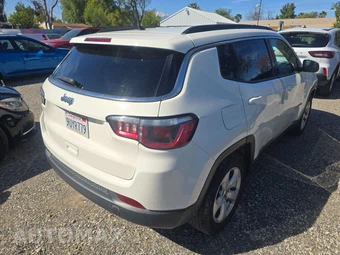 2018 Jeep Compass Latitude – miniatura 4