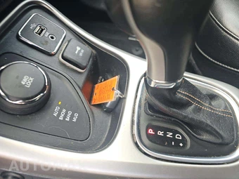 2018 Jeep Compass Latitude - miniatura 8