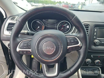 2018 Jeep Compass Latitude w/Sun & Wheel Pkg – miniatura 10