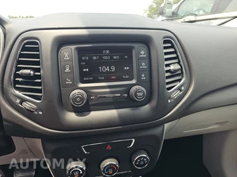 2018 Jeep Compass Latitude w/Sun & Wheel Pkg – miniatura 11