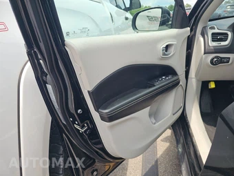 2018 Jeep Compass Latitude w/Sun & Wheel Pkg – miniatura 9