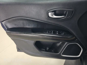 2018 Jeep Compass Limited – miniatura 9