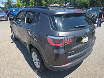 2018 Jeep Compass Sport - miniatura 2