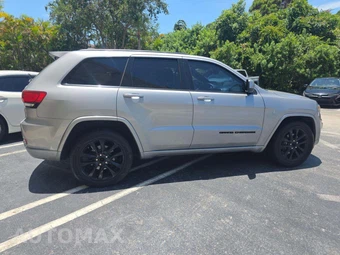 2018 Jeep Grand Cherokee Altitude Edition - miniatura 4