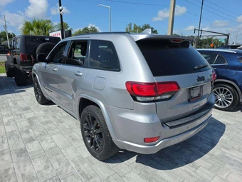 2018 Jeep Grand Cherokee Altitude Edition - miniatura 2