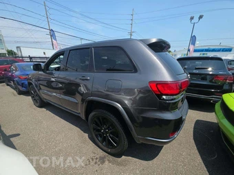 2018 Jeep Grand Cherokee Altitude Edition - miniatura 2