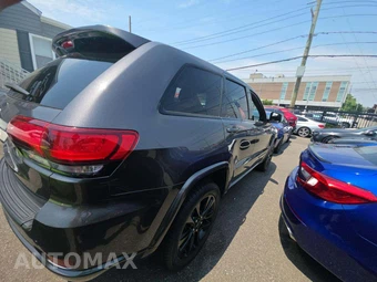 2018 Jeep Grand Cherokee Altitude Edition - miniatura 3