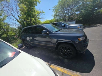 2018 Jeep Grand Cherokee Altitude Edition - miniatura 4
