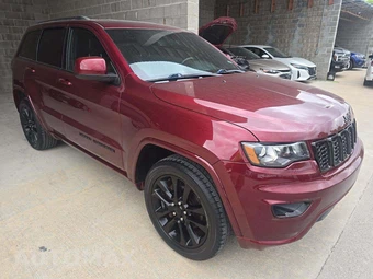 2018 Jeep Grand Cherokee Altitude IV - miniatura 4