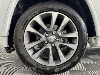 2018 Jeep Grand Cherokee Overland - miniatura 49