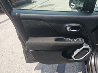 2018 Jeep Renegade Latitude – miniatura 9