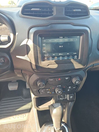 2018 Jeep Renegade Latitude – miniatura 11