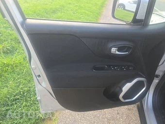 2018 Jeep Renegade Latitude - miniatura 15